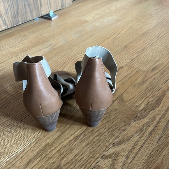 Vince Camuto Beige Strappy Sandals with cone heel - Picture 4 of 5